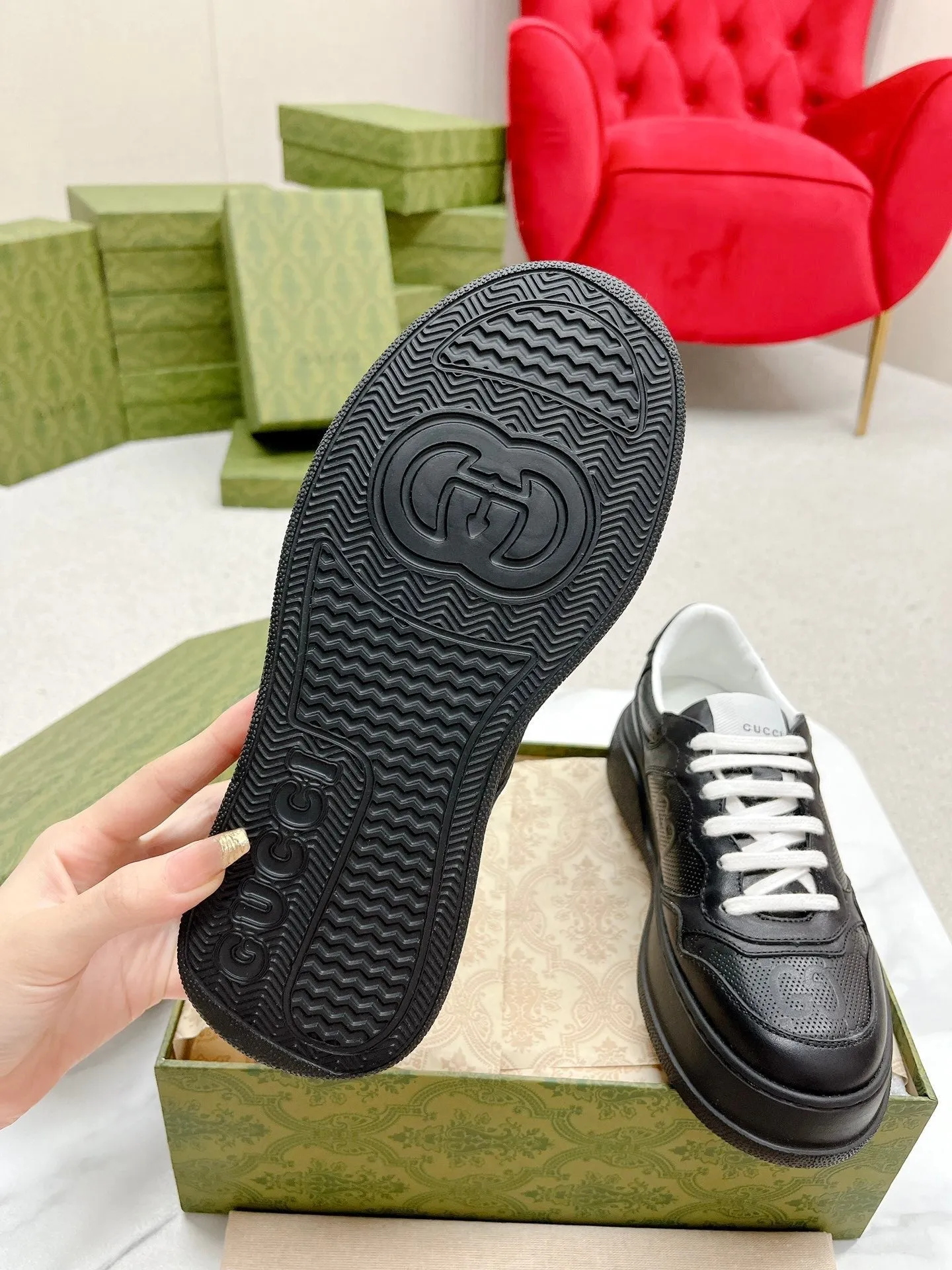 CALFSKIN EMBOSSED TRAINER Most popular GG Simple Gucci BLACK