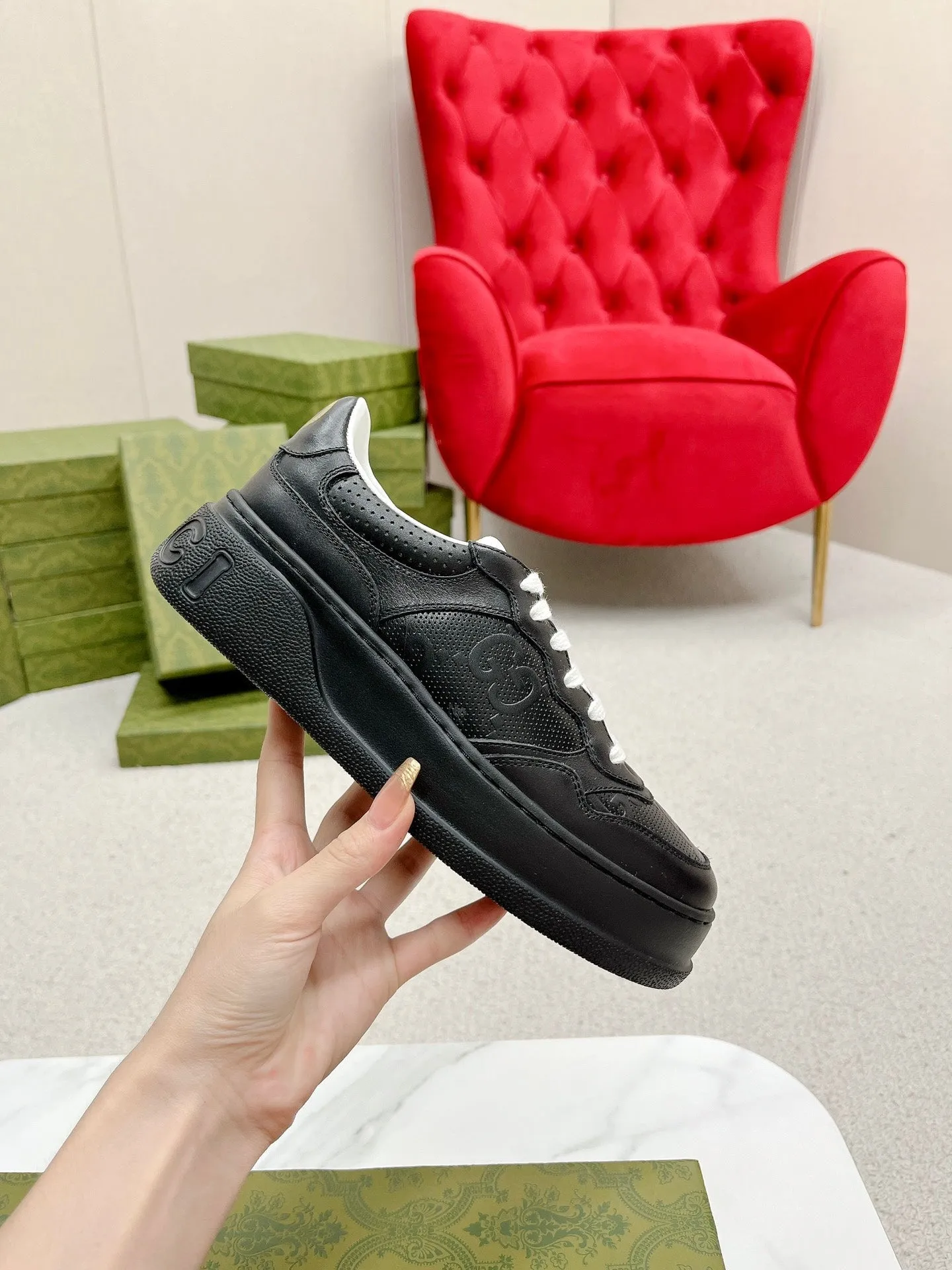 CALFSKIN EMBOSSED TRAINER Most popular GG Simple Gucci BLACK