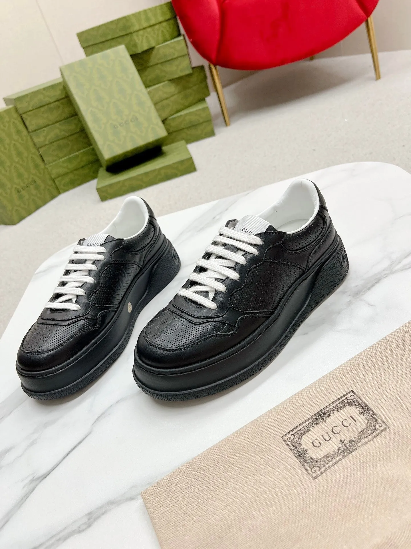 CALFSKIN EMBOSSED TRAINER Most popular GG Simple Gucci BLACK