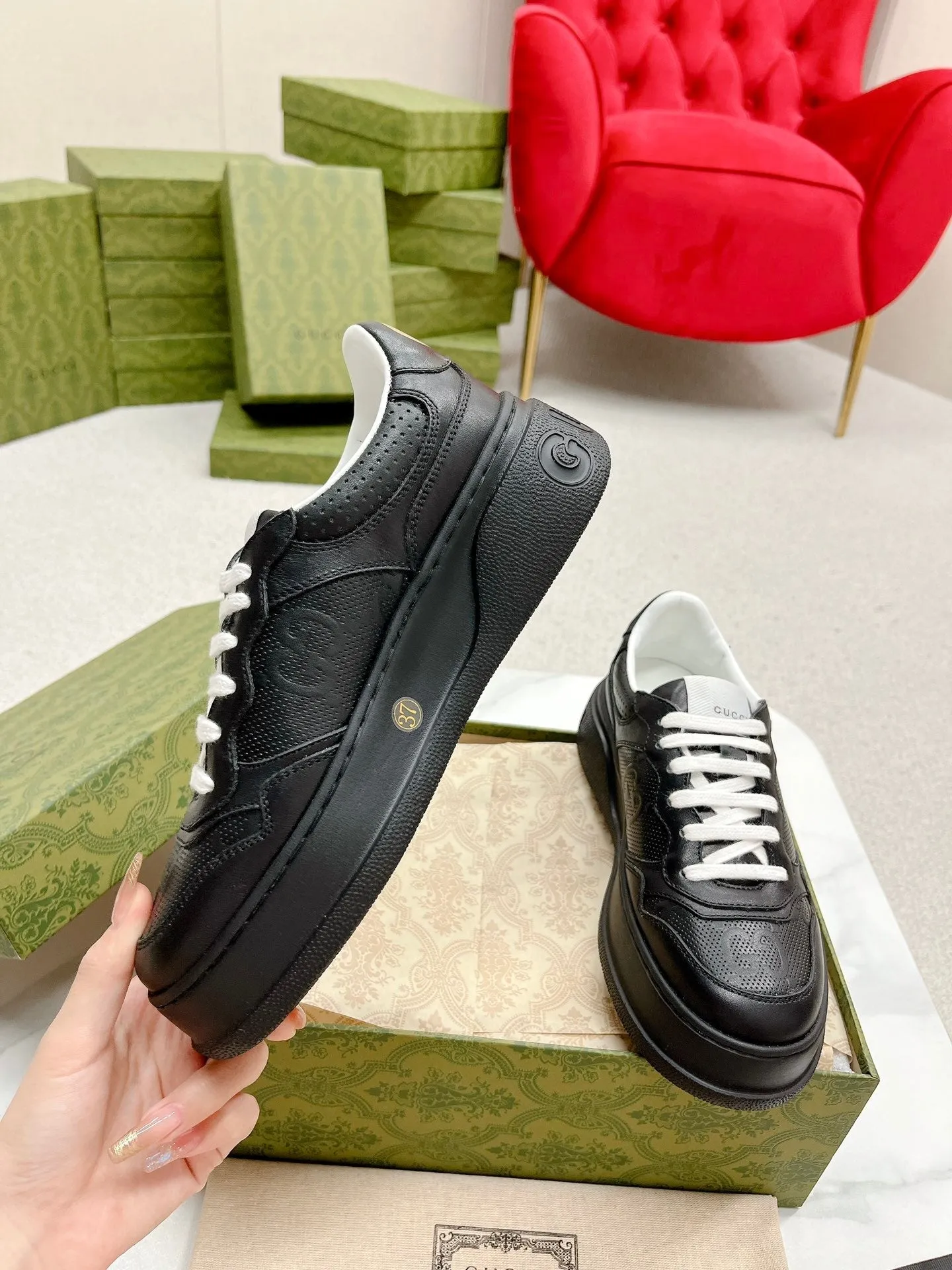 CALFSKIN EMBOSSED TRAINER Most popular GG Simple Gucci BLACK
