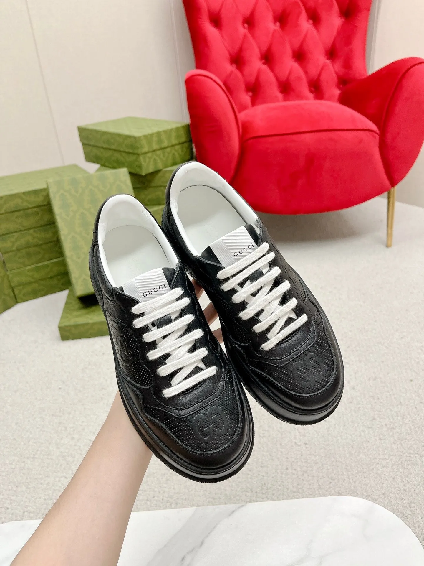 CALFSKIN EMBOSSED TRAINER Most popular GG Simple Gucci BLACK