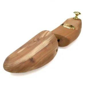 CLASSIC CEDAR SHOE TREE