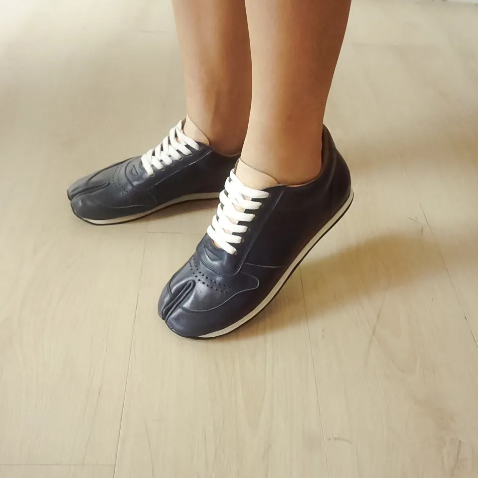 Gin Leather Tabi Sneakers