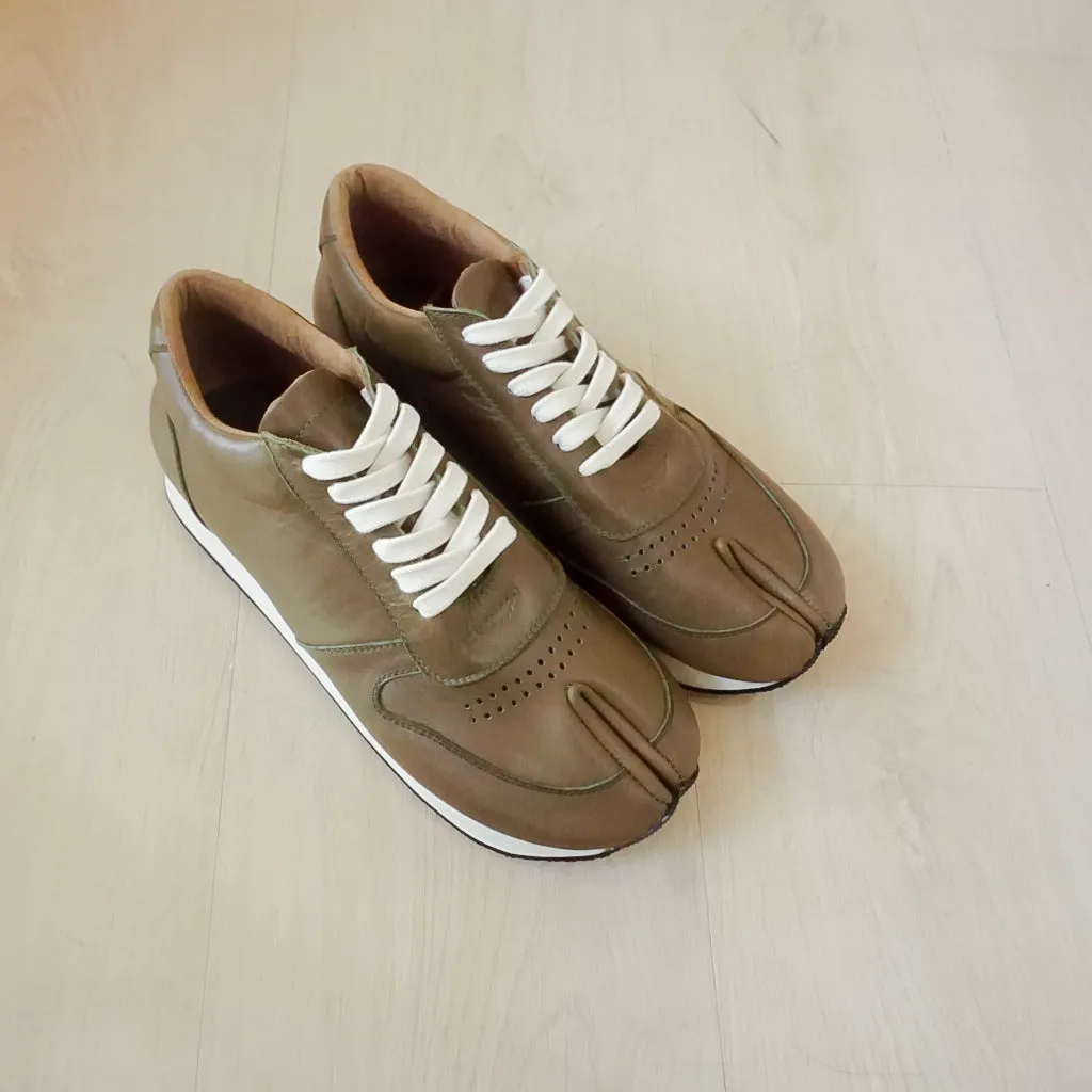 Gin Leather Tabi Sneakers