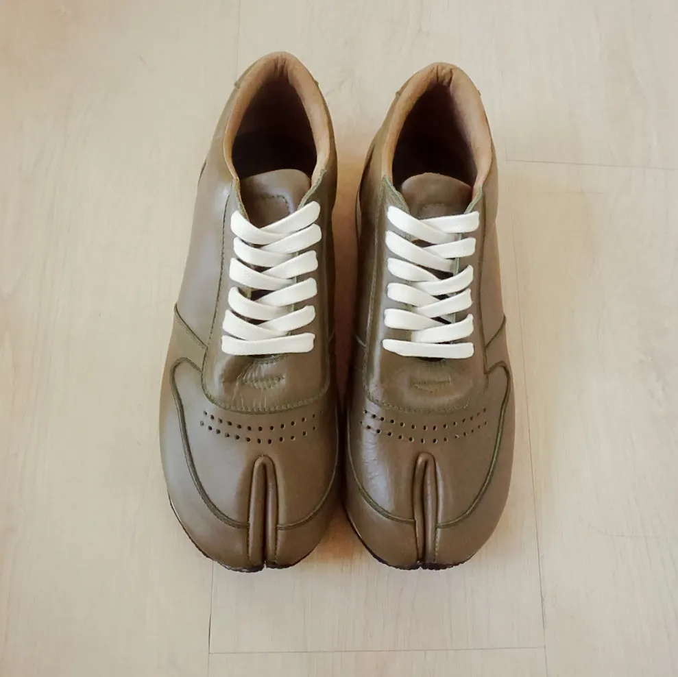Gin Leather Tabi Sneakers
