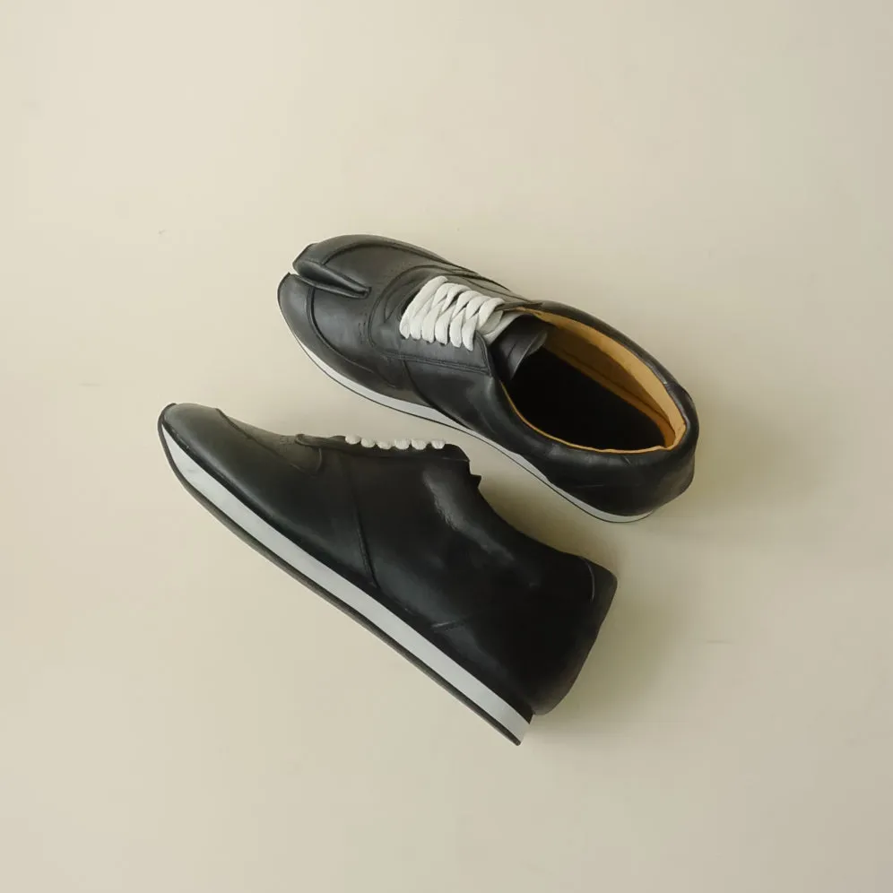 Gin Leather Tabi Sneakers