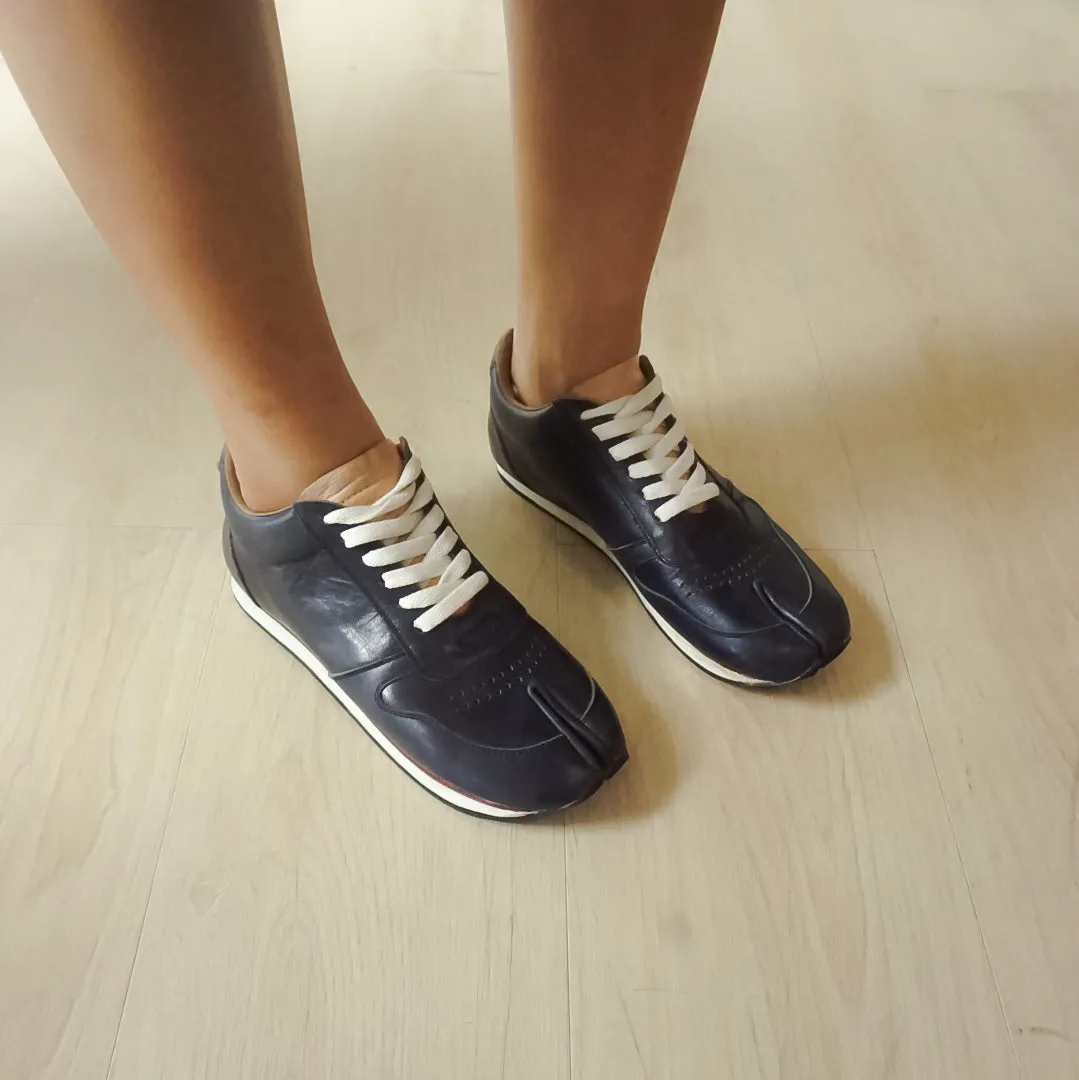 Gin Leather Tabi Sneakers