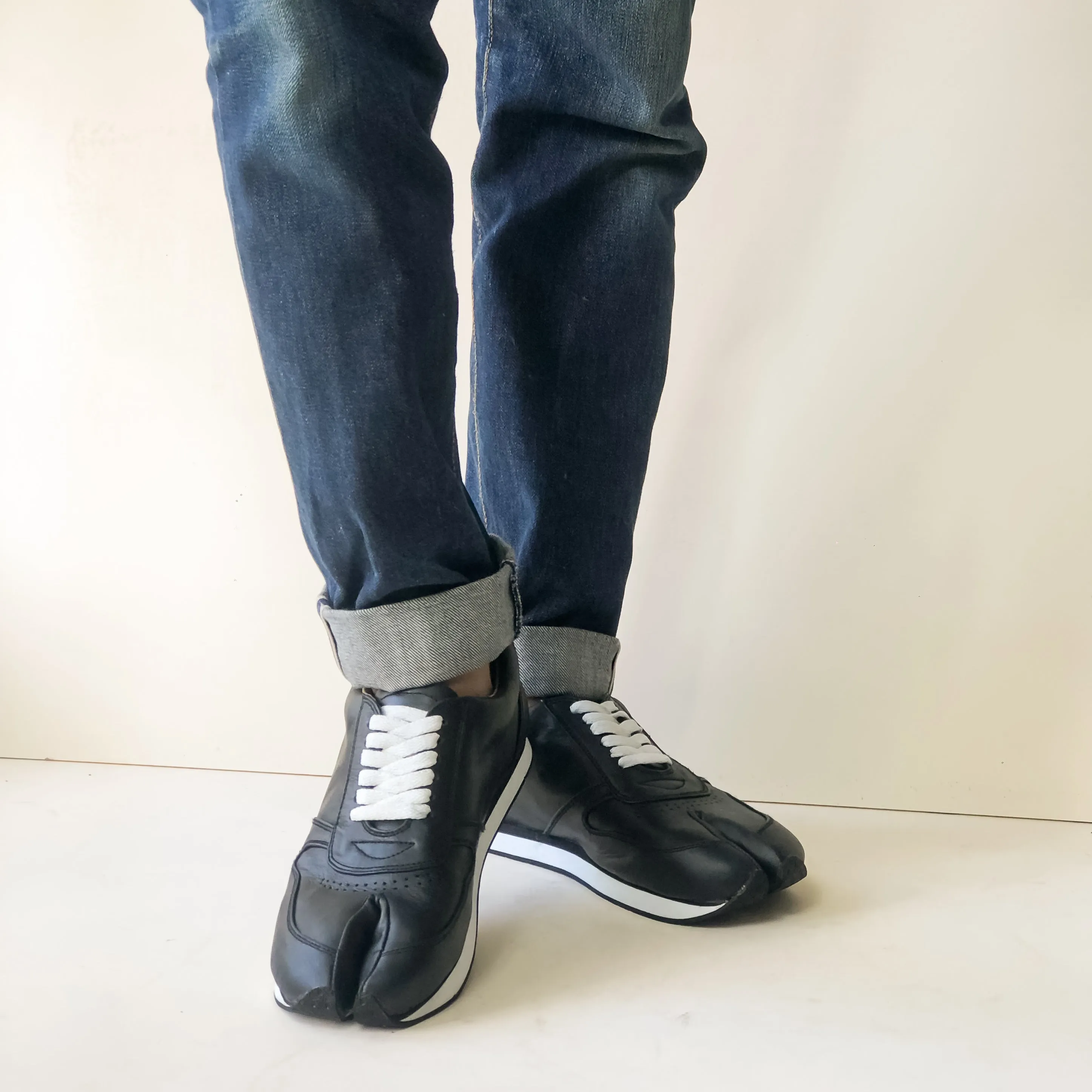 Gin Leather Tabi Sneakers