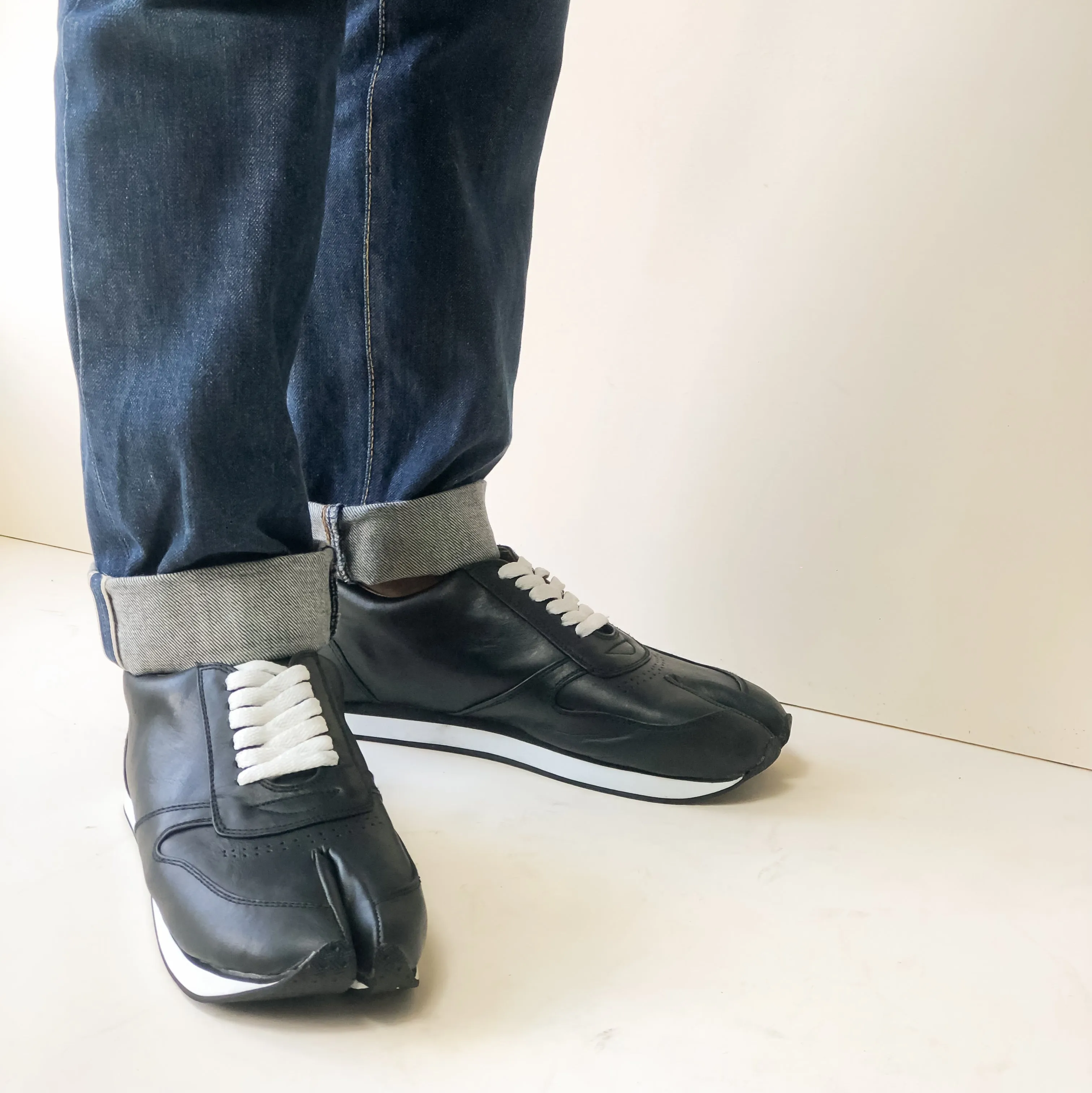 Gin Leather Tabi Sneakers