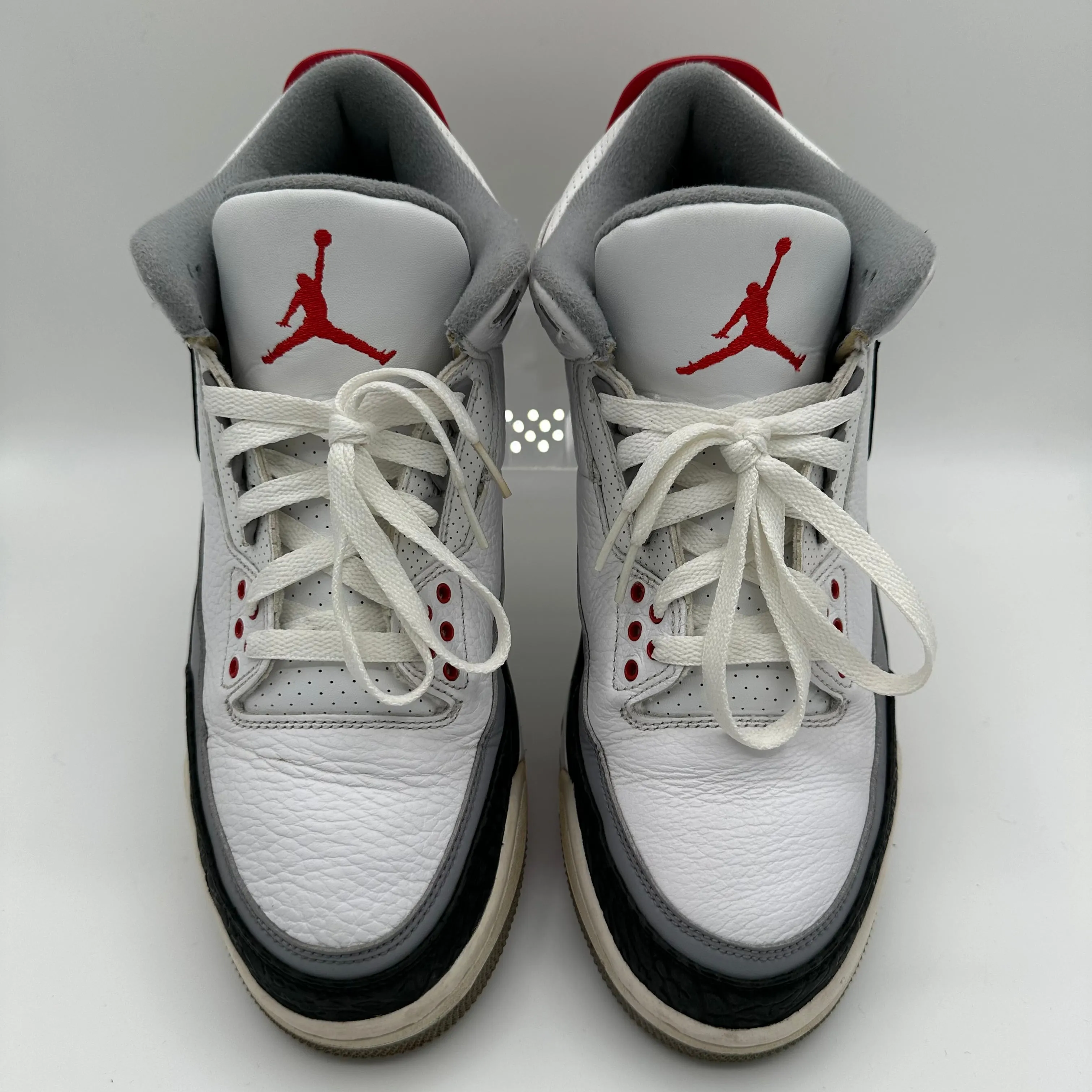 Jordan 3 Retro Tinker White Cement *pre-owned* (SIZE 11)