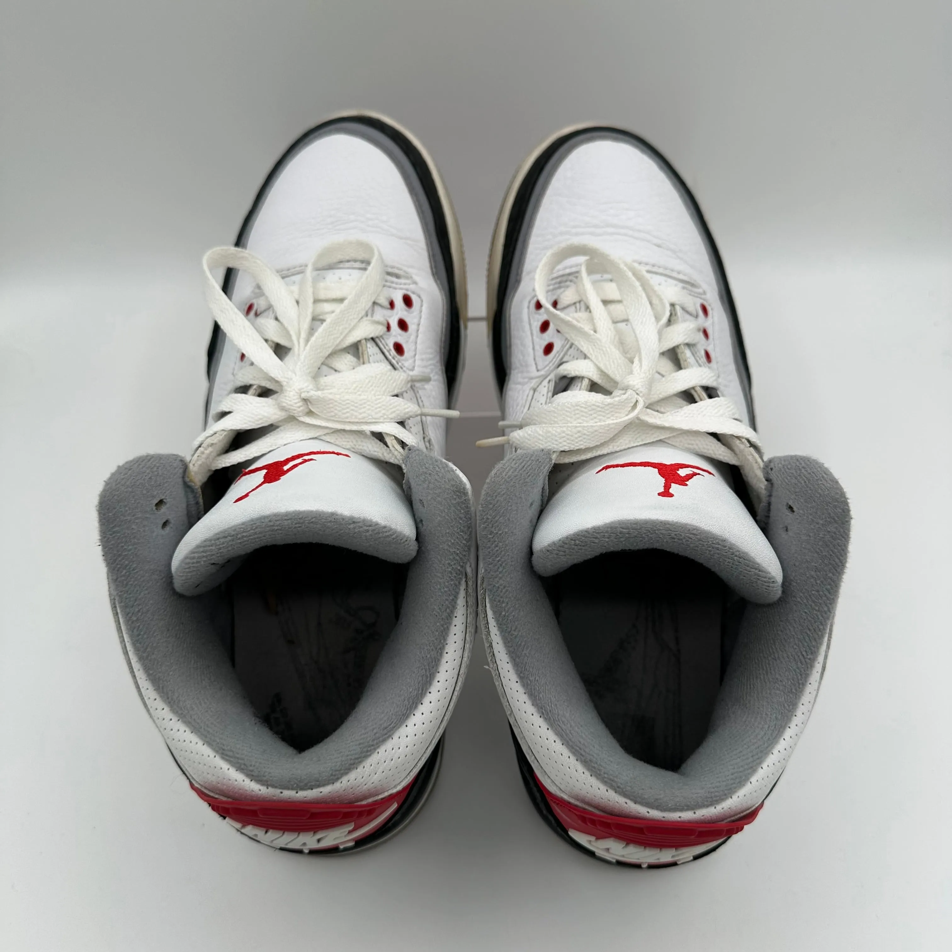 Jordan 3 Retro Tinker White Cement *pre-owned* (SIZE 11)