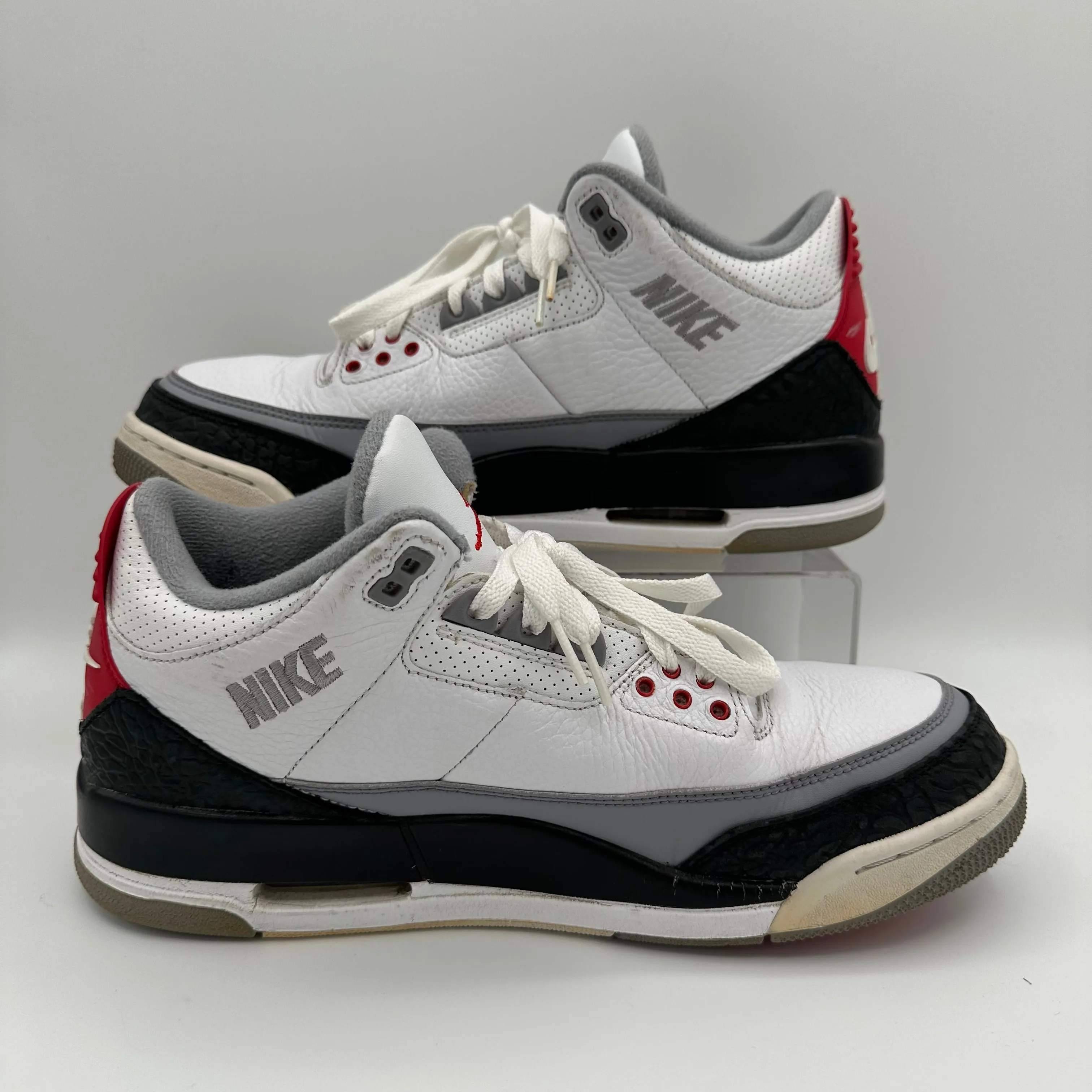 Jordan 3 Retro Tinker White Cement *pre-owned* (SIZE 11)