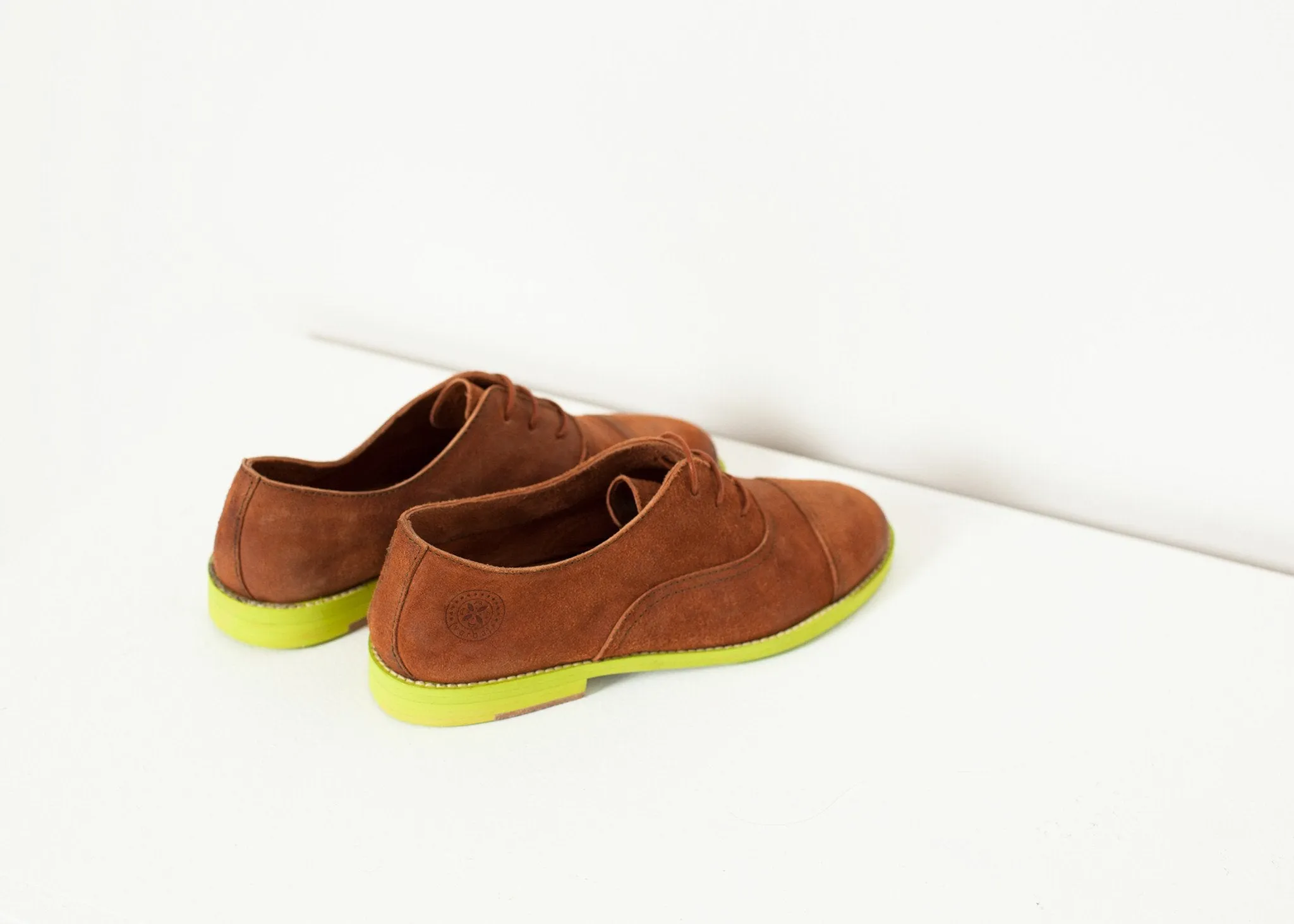 Multi-functional Oxford Natural/Lime in Suede Rich selection