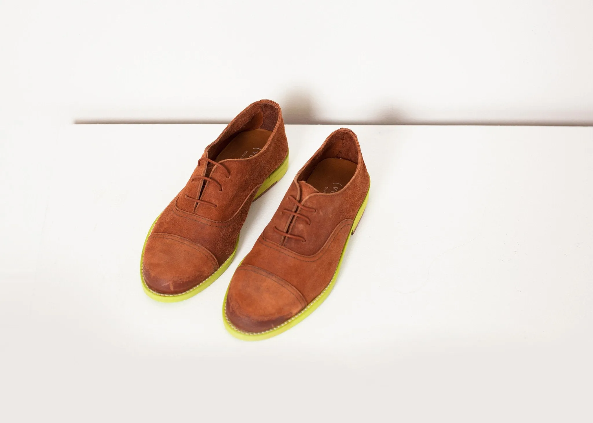Multi-functional Oxford Natural/Lime in Suede Rich selection