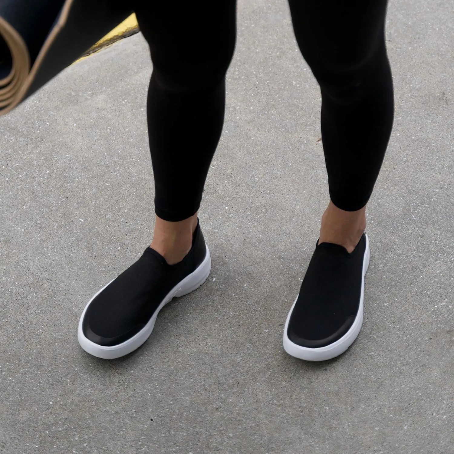 OOFOS OOmg eeZee Low Recovery Shoe - Women’s