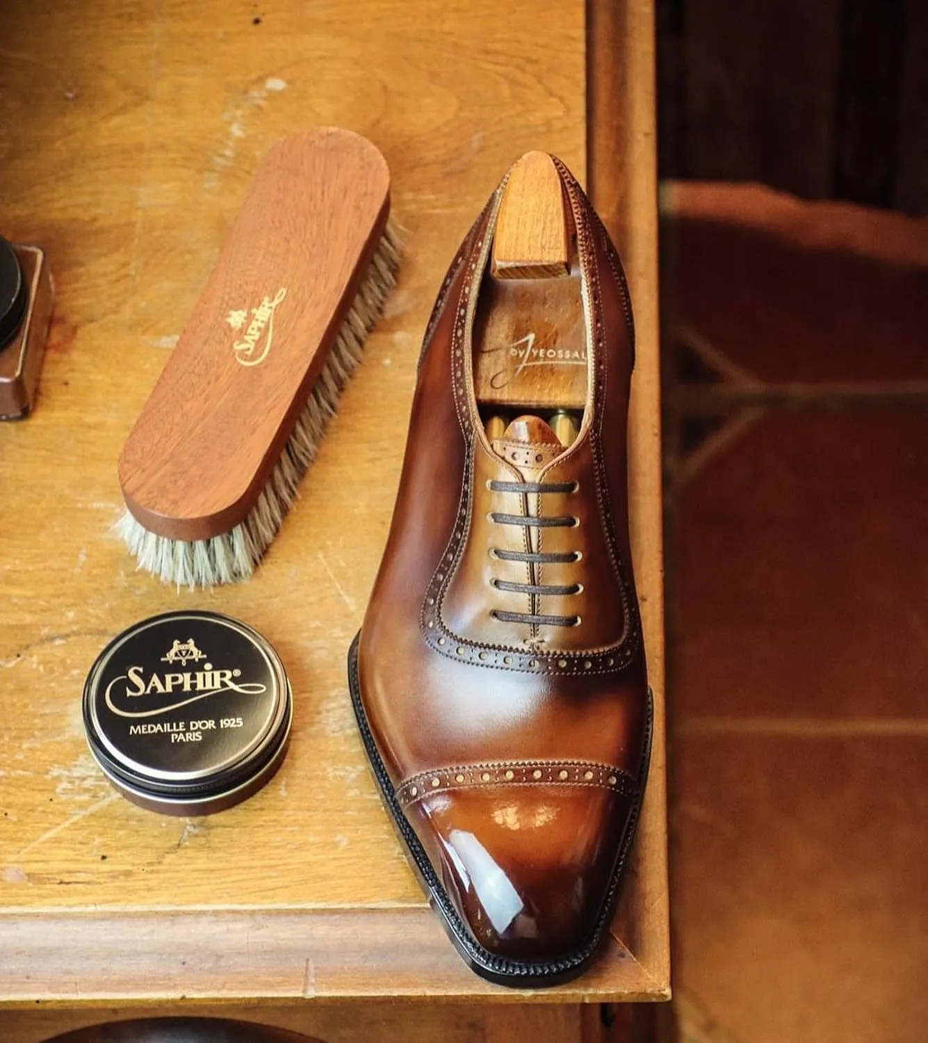 SAPHIR Medaille d’Or Pate De Luxe - Natural Wax Shoe Polish for Leather Shining