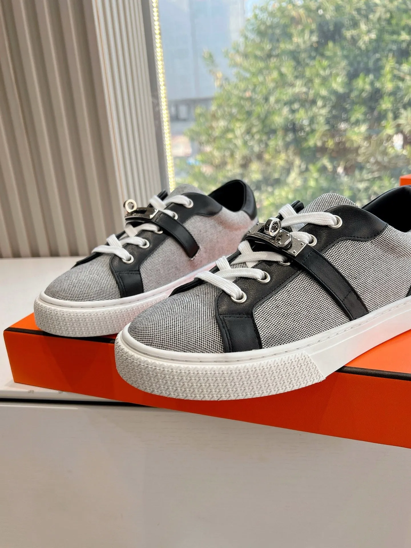 SE1562 Hermes Day Sneaker / Size5-10