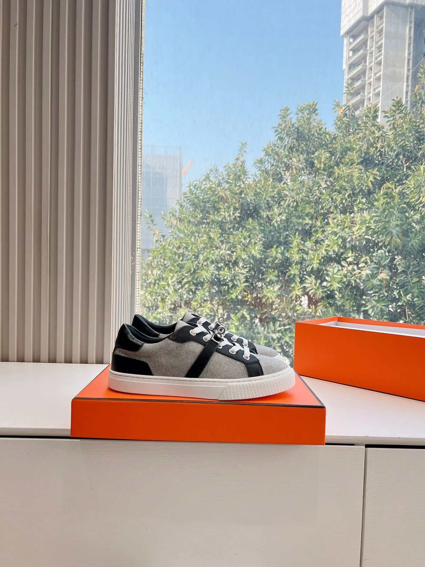 SE1562 Hermes Day Sneaker / Size5-10