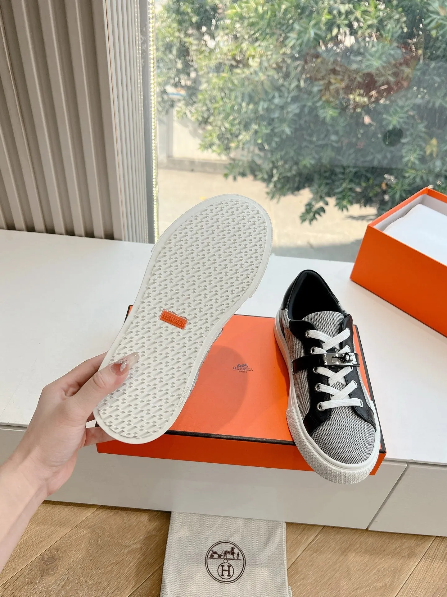 SE1562 Hermes Day Sneaker / Size5-10