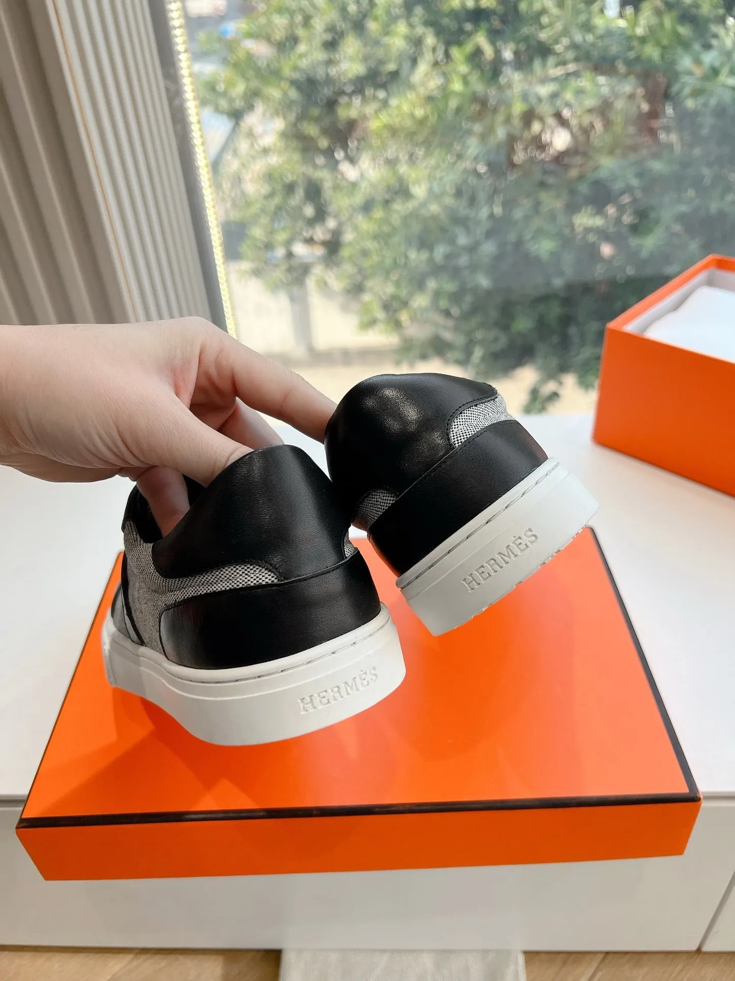 SE1562 Hermes Day Sneaker / Size5-10