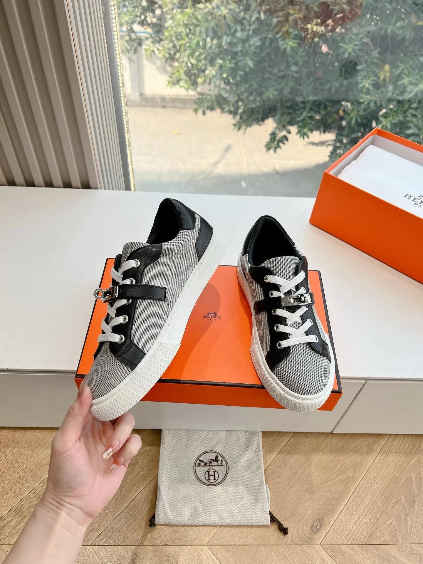 SE1562 Hermes Day Sneaker / Size5-10