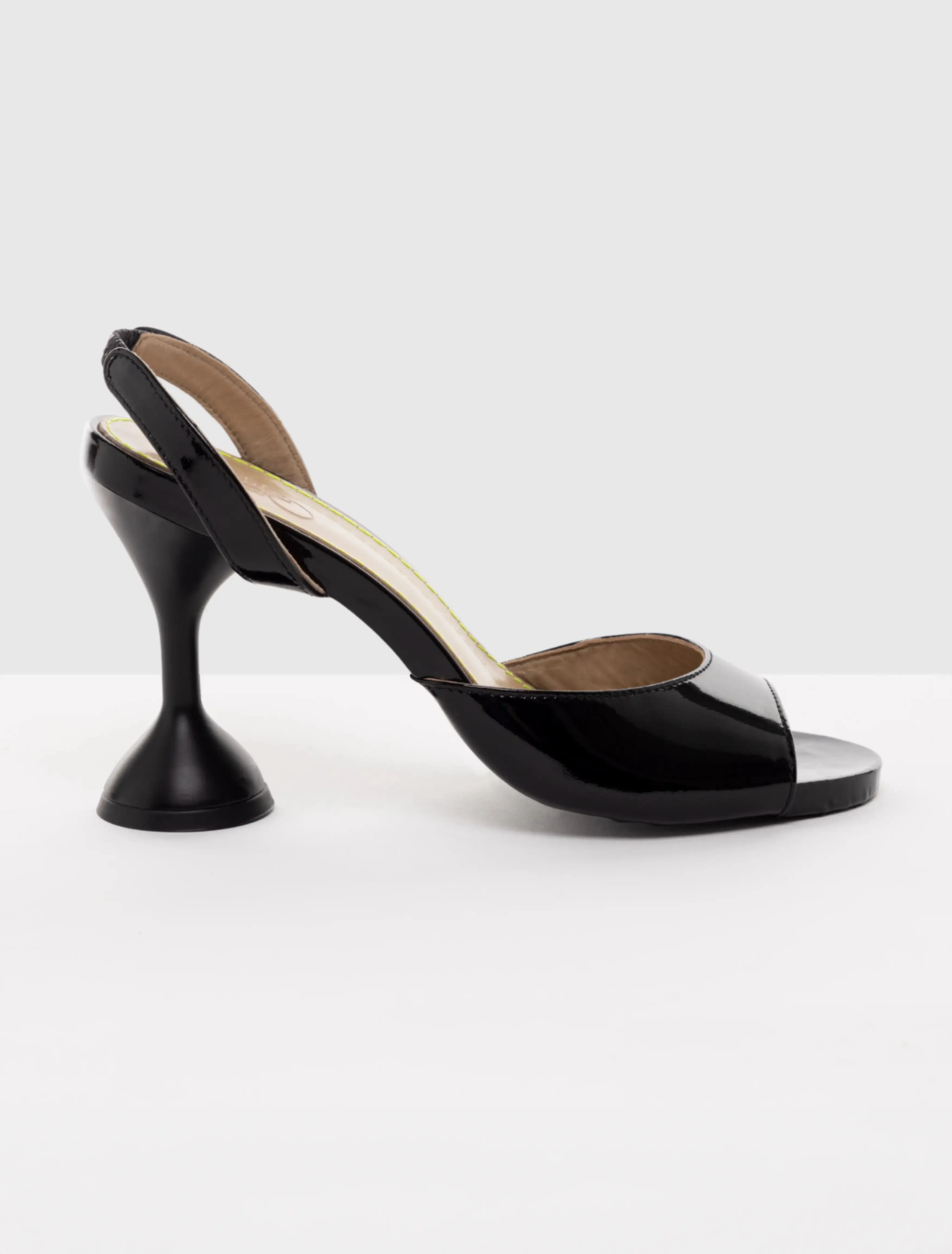 Sibel Sandal in Black