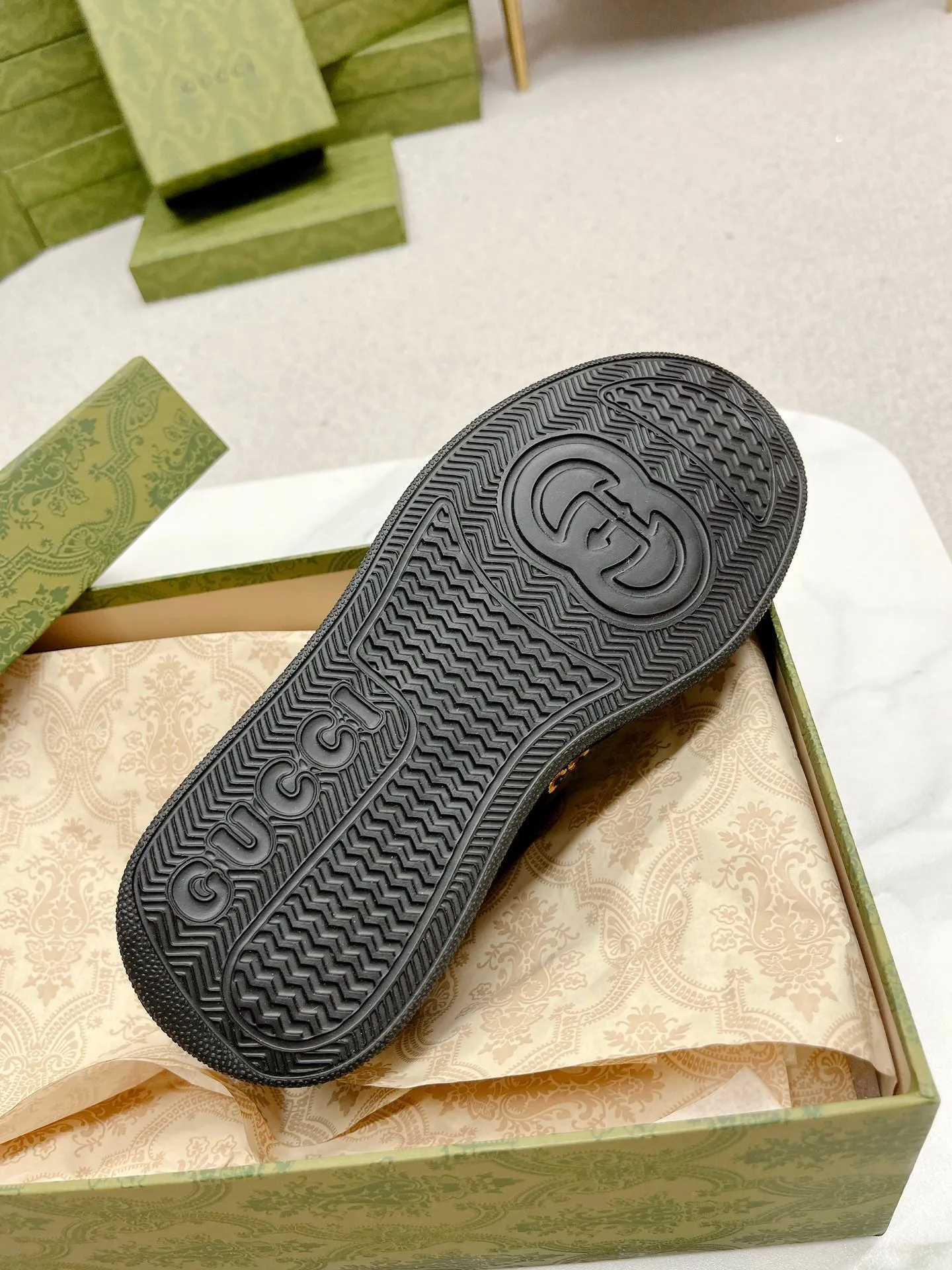 Trendy PATTERN TRAINER WITH BLACK Gucci CALFSKIN All-inclusive GG