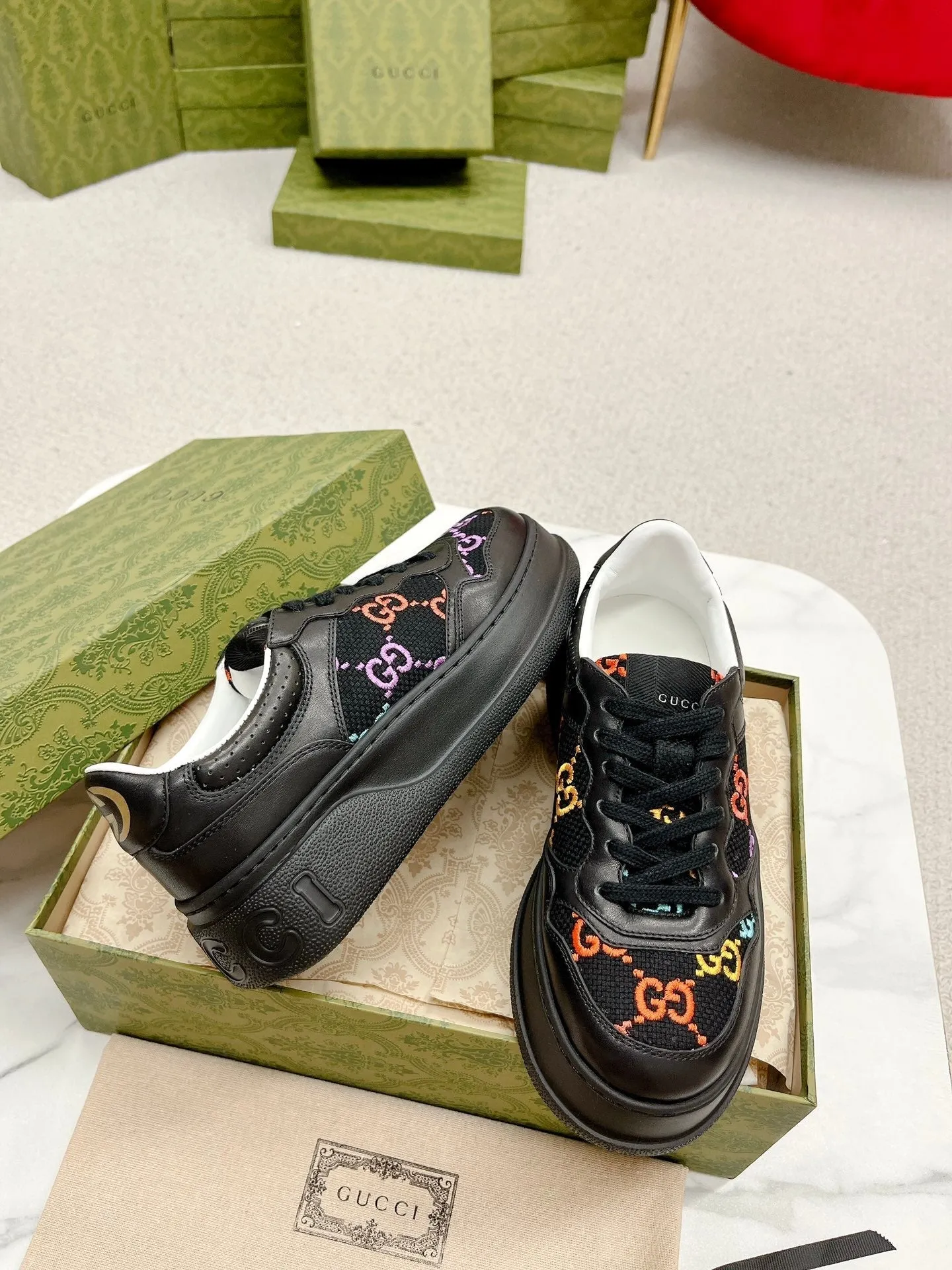Trendy PATTERN TRAINER WITH BLACK Gucci CALFSKIN All-inclusive GG