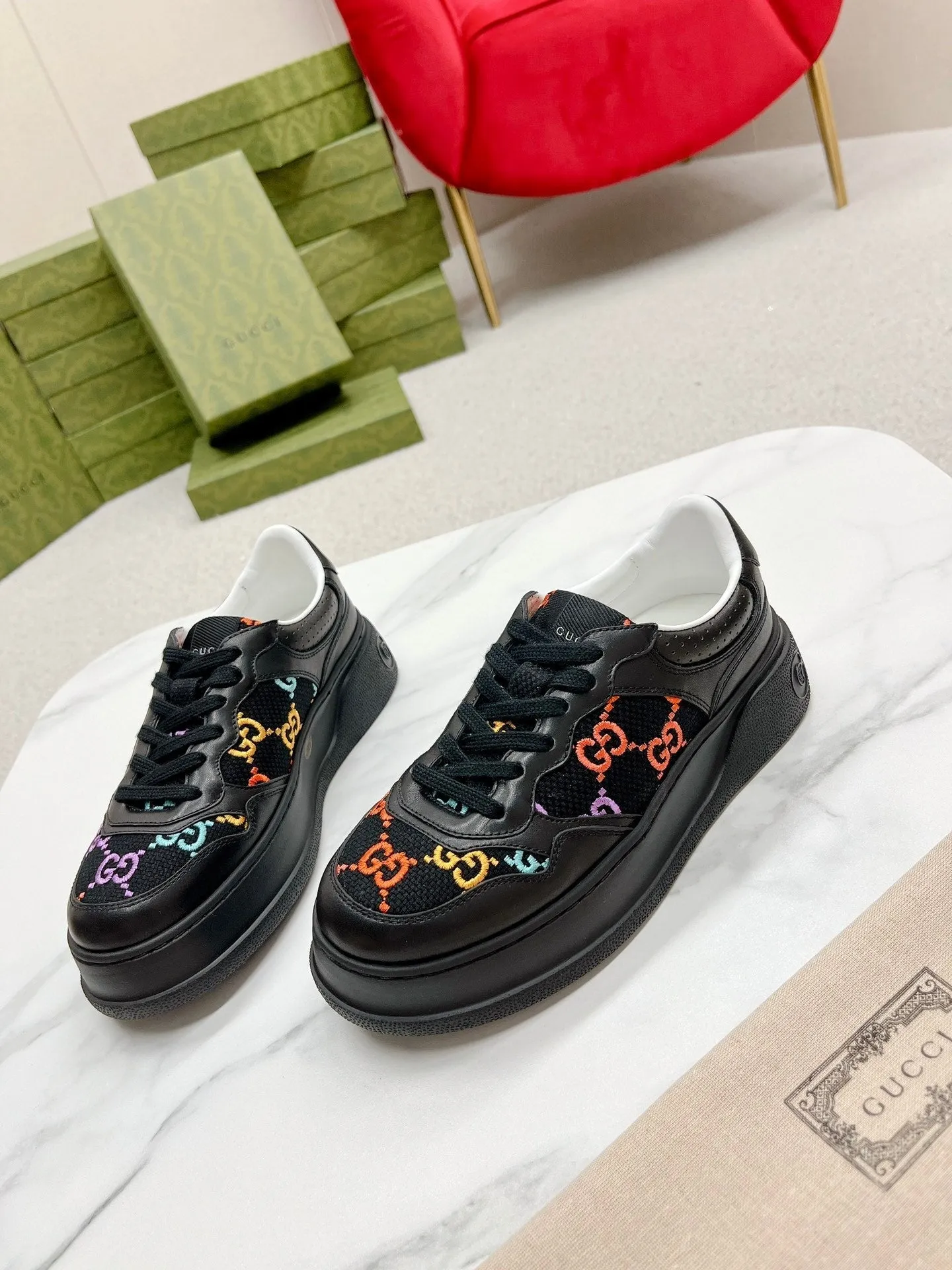 Trendy PATTERN TRAINER WITH BLACK Gucci CALFSKIN All-inclusive GG