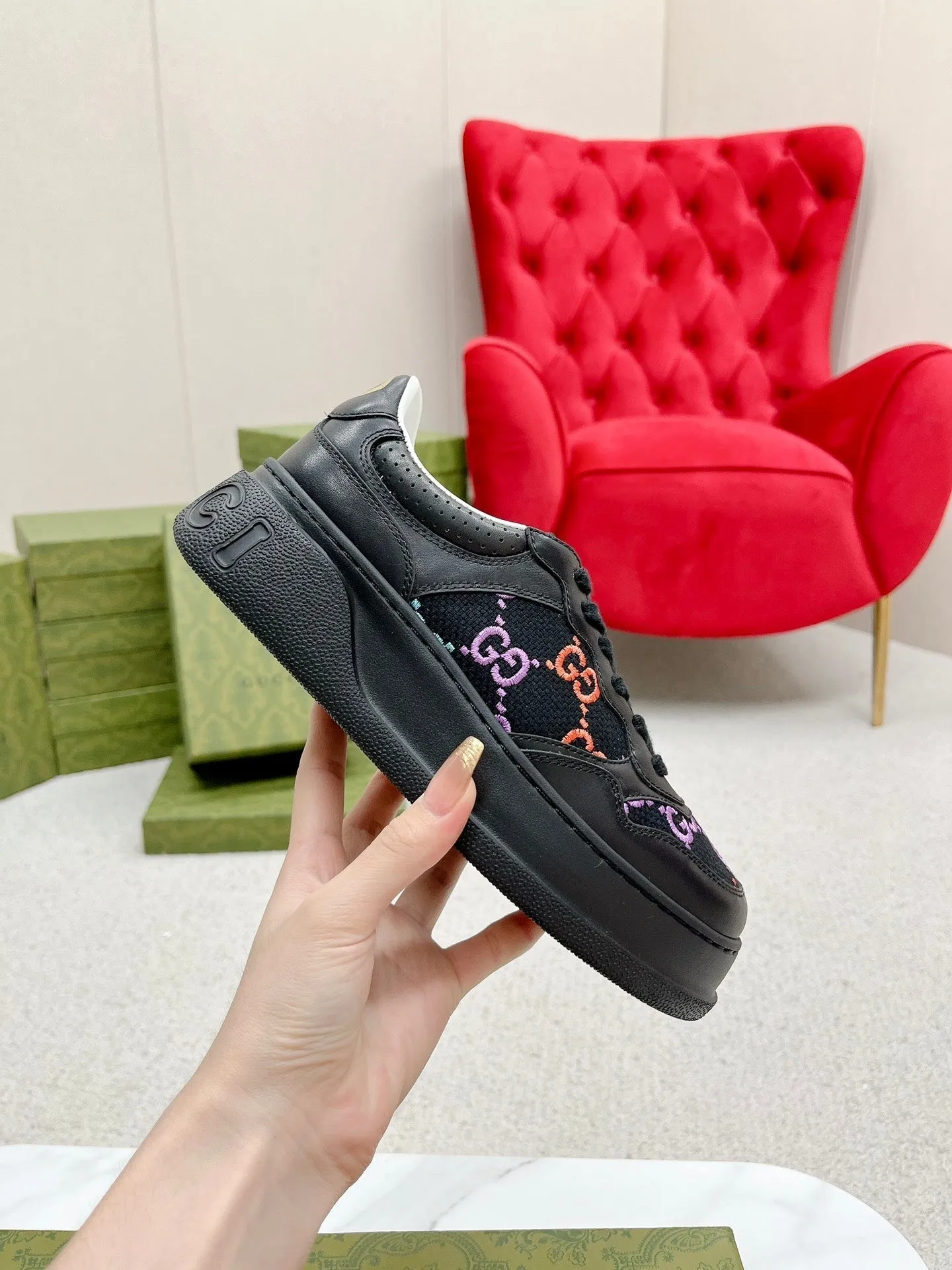 Trendy PATTERN TRAINER WITH BLACK Gucci CALFSKIN All-inclusive GG
