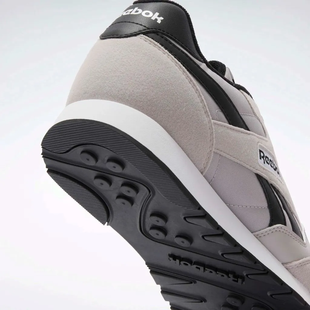 Ultra Flash Unisex Sneaker in Hazy Grey / Black / White